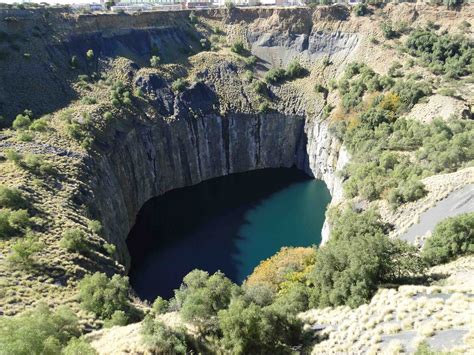 Der Big Hole in Kimberley: Ein beeindruckendes Zeugnis der Diamantenjagd und ein Muss für jeden Südafrika-Reisenden!