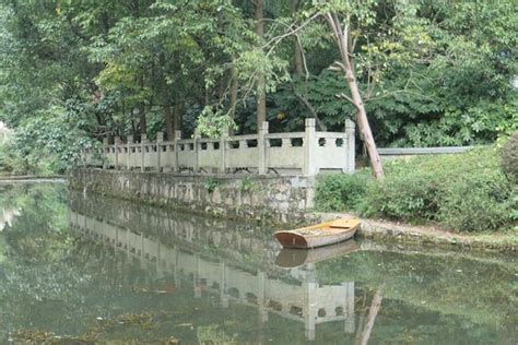  Der Qianling Park – Ein mystischer Rückzugsort mit atemberaubenden Aussichten!