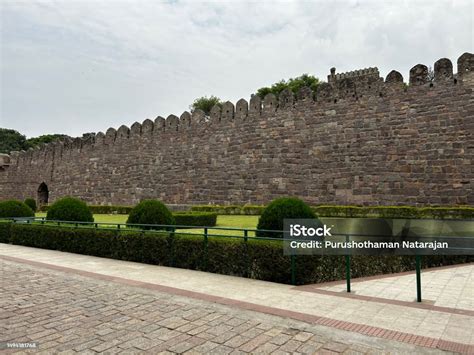  Golconda Fort: Eine imposante Festungsanlage mit einer geheimnisvollen Vergangenheit!